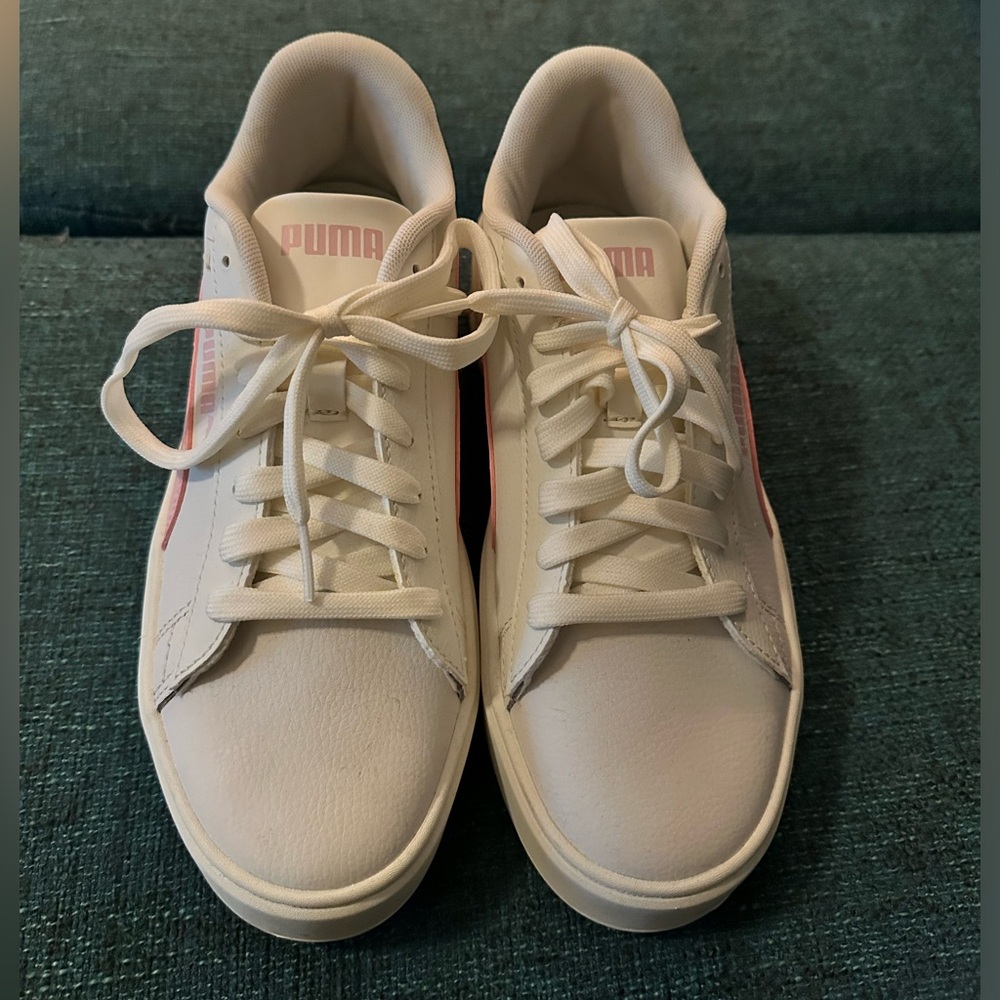 Pink & White Pumas!
